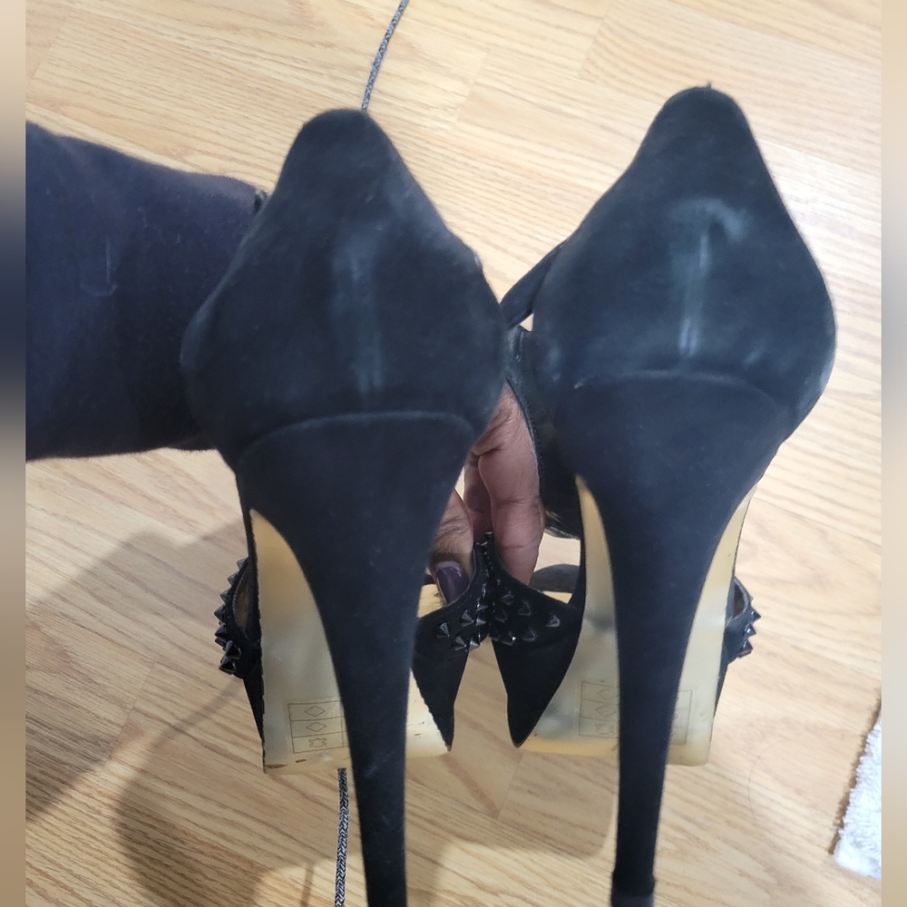 Heels - Picture 5 of 7